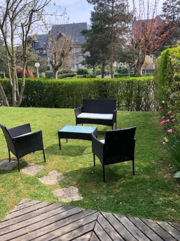 Magnifique 2P en Rez-de-jardin orienté SUD à 2 pas de la plage Cabourg Extérieur photo