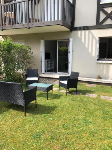 Magnifique 2P en Rez-de-jardin orienté SUD à 2 pas de la plage Cabourg Extérieur photo